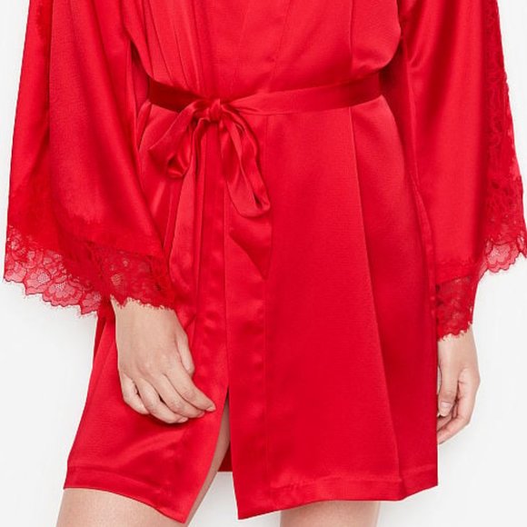 V. S. Robe NWT - Picture 1 of 9